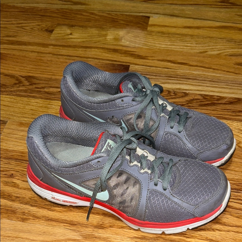 Nike Women's Gray and Red Athletic Shoes